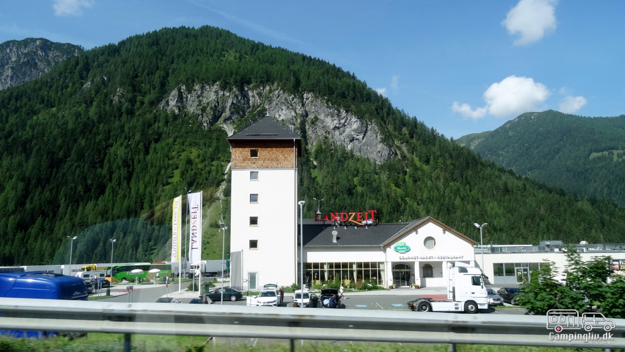 Taurn-Alm-Raststation i
                                      Østrig